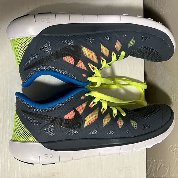 Nike Free 5.0 Running Shoes Boys Size 3.5 - Picture 4 of 7